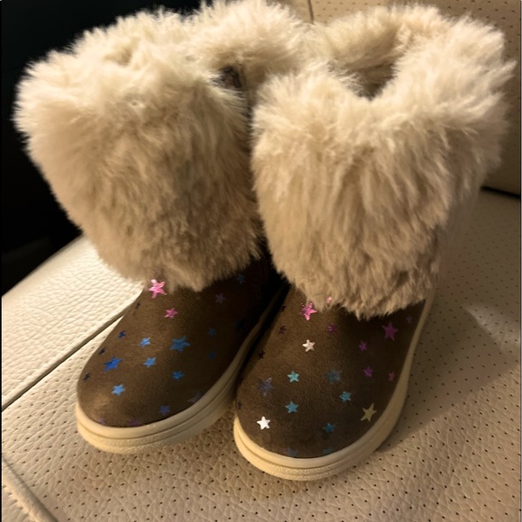 (Toddler) Cat & Jack & Olive Eddie Faux Fur Boots (NWOT), Size 5M (2 Pair): $20 - Picture 12 of 16